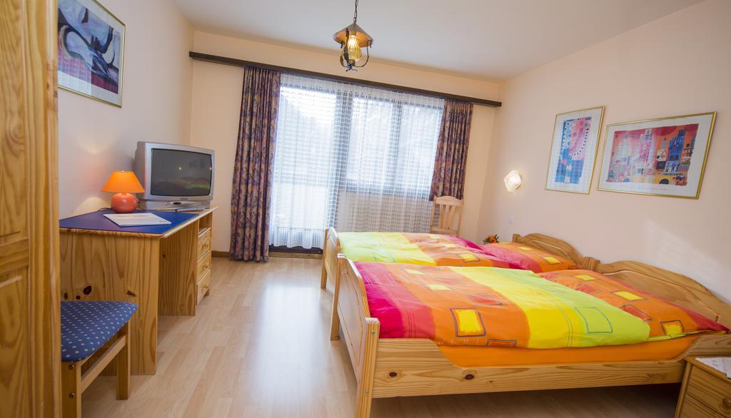 Hotel Olympia Saas-Almagell Szoba fotó